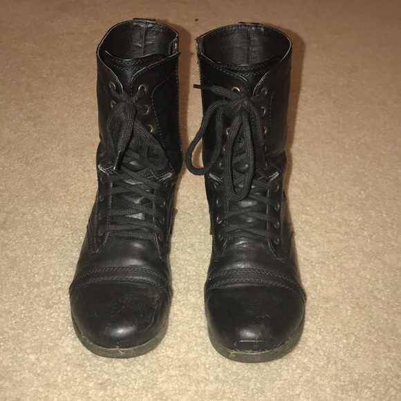 black leather combat boots - Picture 2 of 3